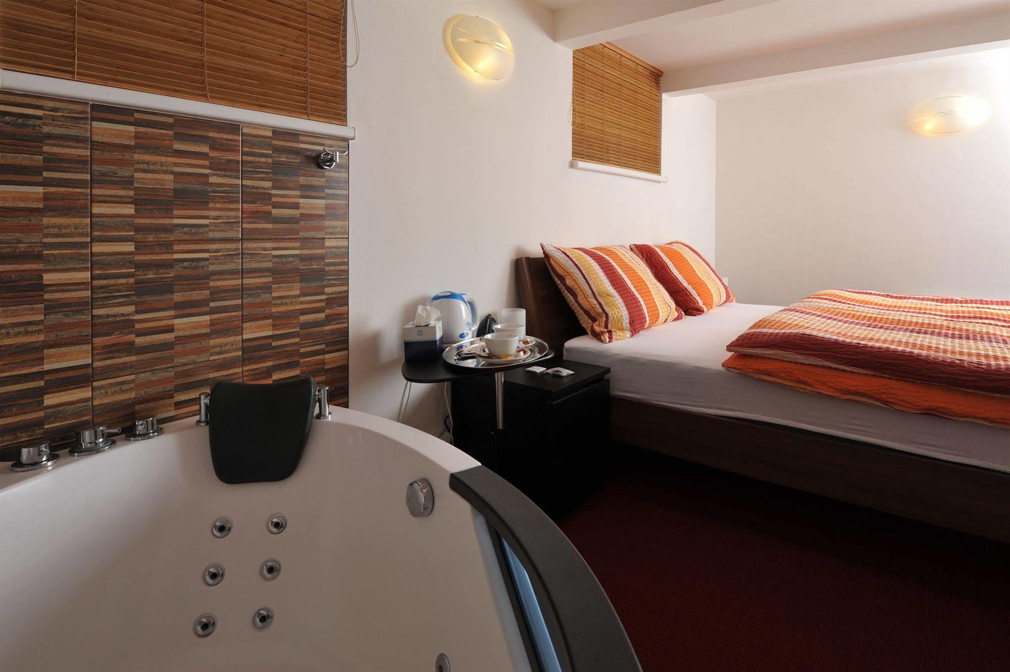 Otel Habitat 16